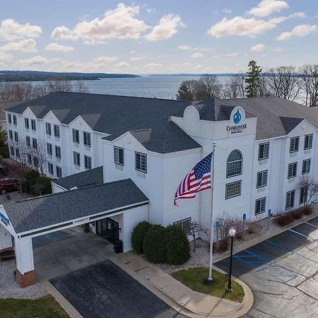 Charlevoix Inn & Suites Surestay Collection By Best Western Экстерьер фото