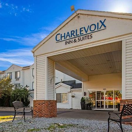 Charlevoix Inn & Suites Surestay Collection By Best Western Экстерьер фото