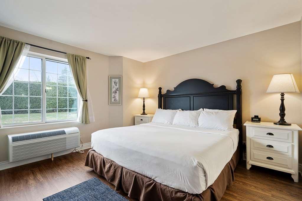 Charlevoix Inn & Suites Surestay Collection By Best Western Номер фото