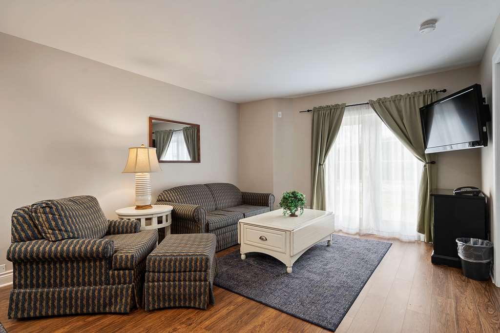 Charlevoix Inn & Suites Surestay Collection By Best Western Номер фото