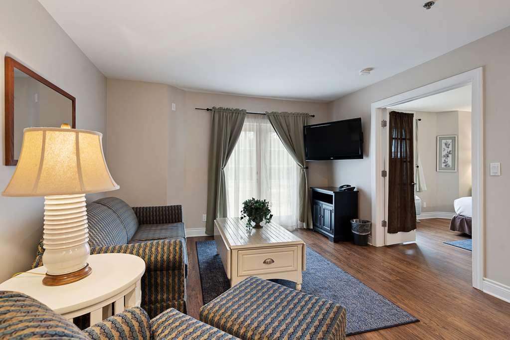 Charlevoix Inn & Suites Surestay Collection By Best Western Номер фото