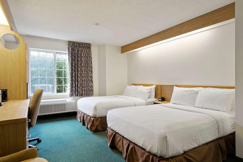 Charlevoix Inn & Suites Surestay Collection By Best Western Номер фото