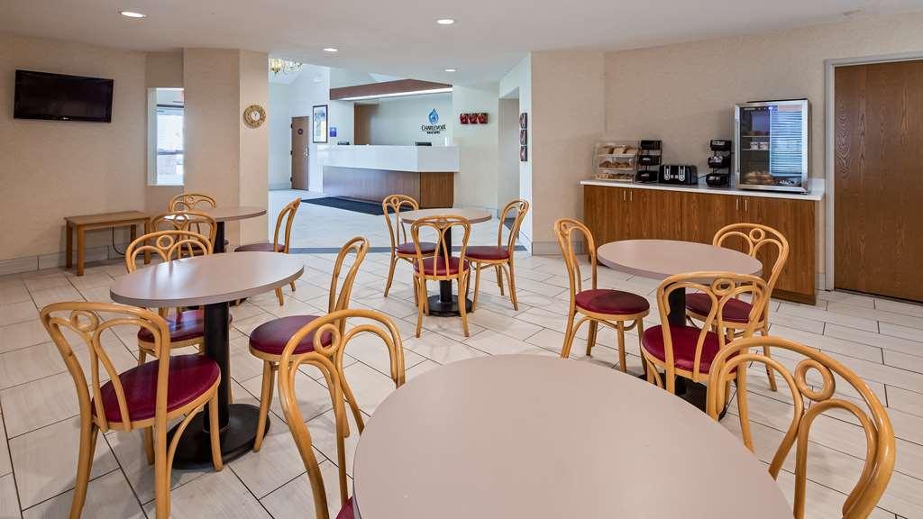 Charlevoix Inn & Suites Surestay Collection By Best Western Экстерьер фото