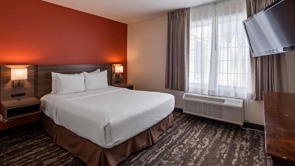 Charlevoix Inn & Suites Surestay Collection By Best Western Номер фото