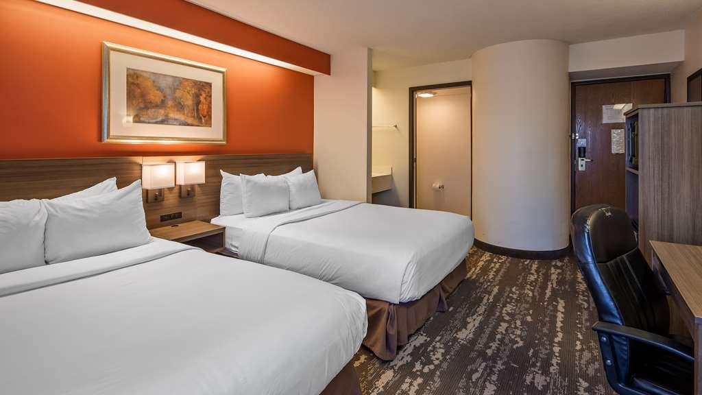 Charlevoix Inn & Suites Surestay Collection By Best Western Номер фото